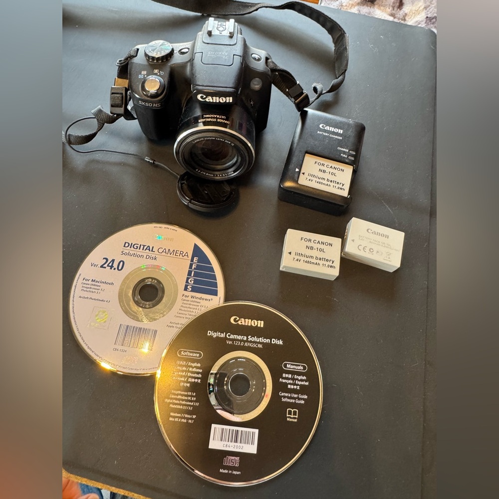 Cannon SX50 HS Digital Camera with charger and batteries!